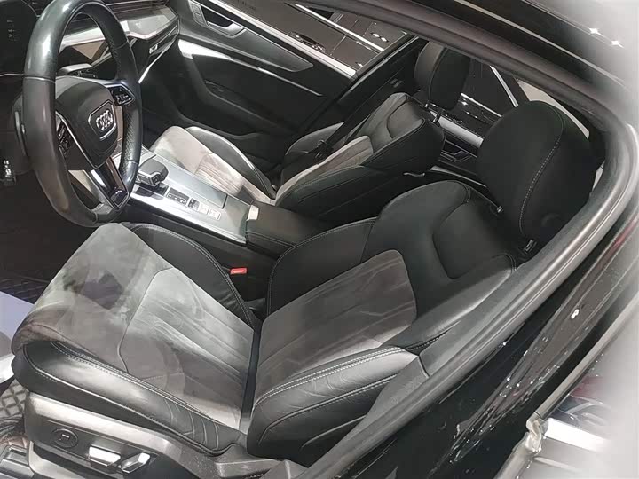 Фото 15 - Audi A6L