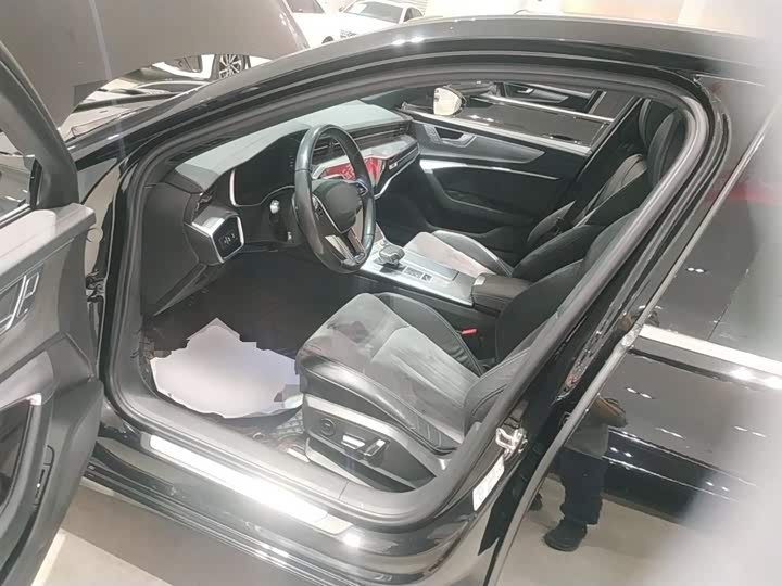 Фото 16 - Audi A6L