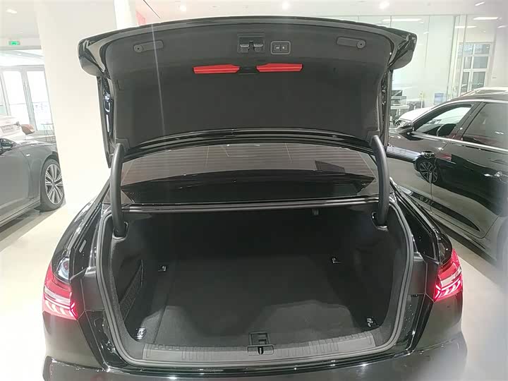 Фото 19 - Audi A6L