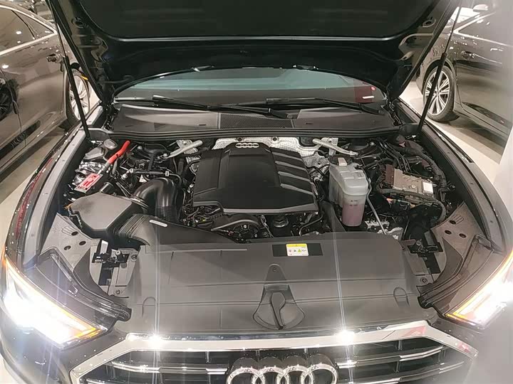 Фото 20 - Audi A6L