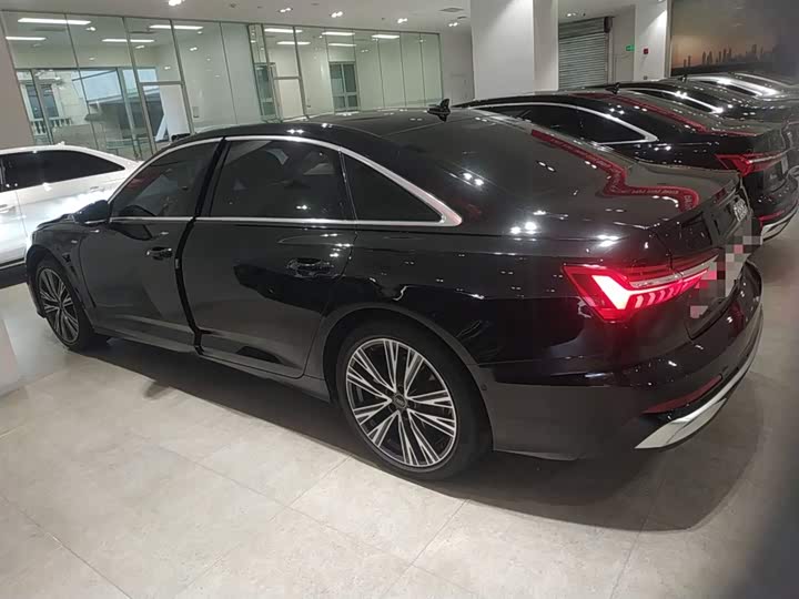 Фото 5 - Audi A6L