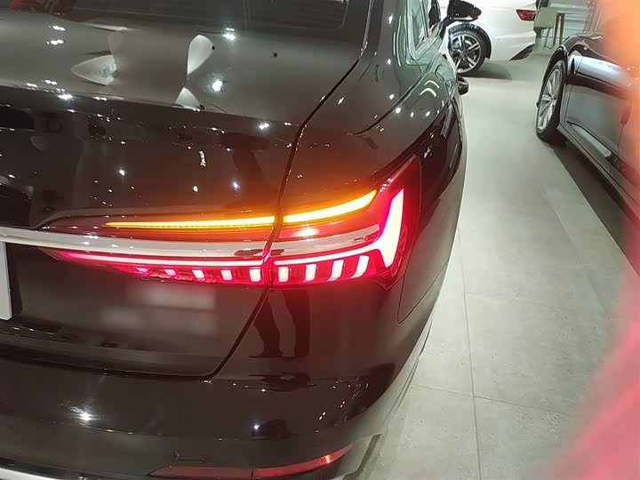 Фото 8 - Audi A6L