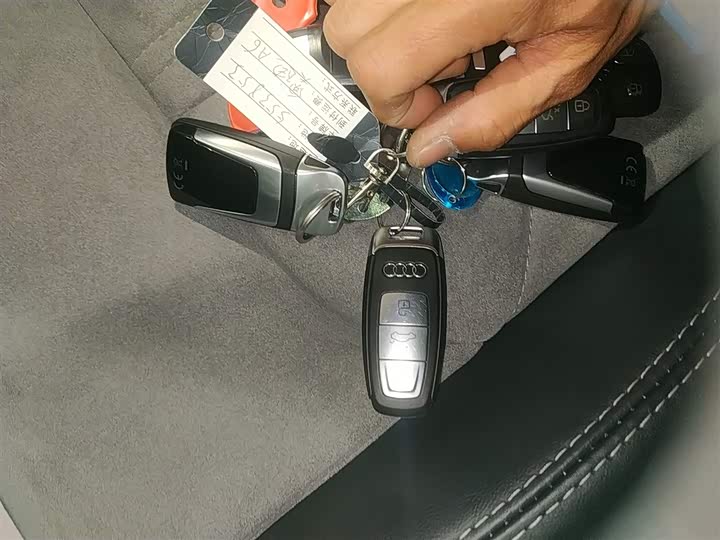 Фото 9 - Audi A6L