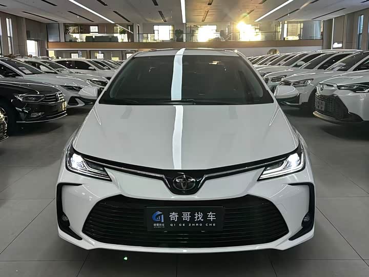 Фото 2 - Toyota Corolla