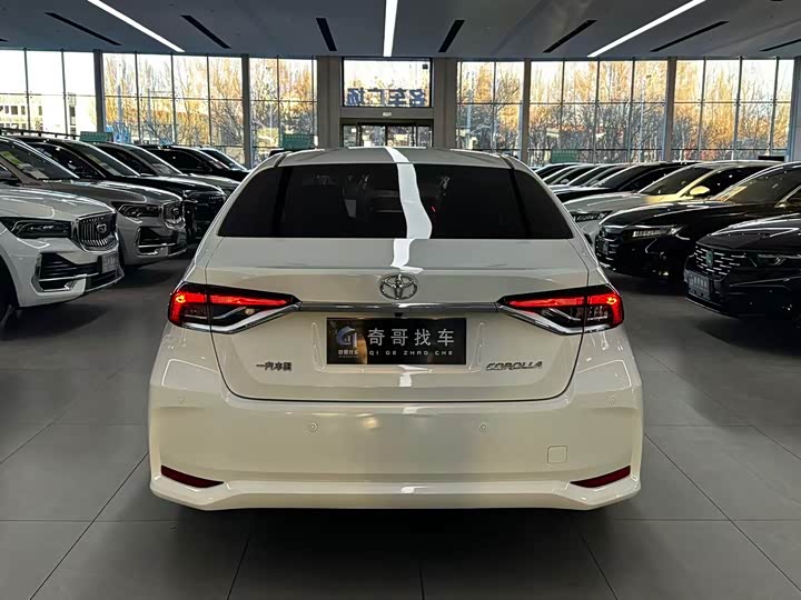 Фото 4 - Toyota Corolla