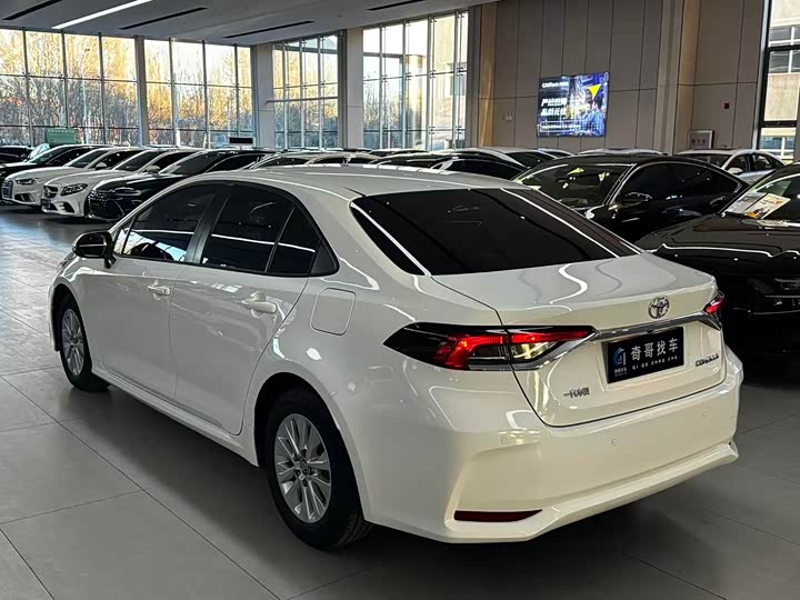 Фото 5 - Toyota Corolla