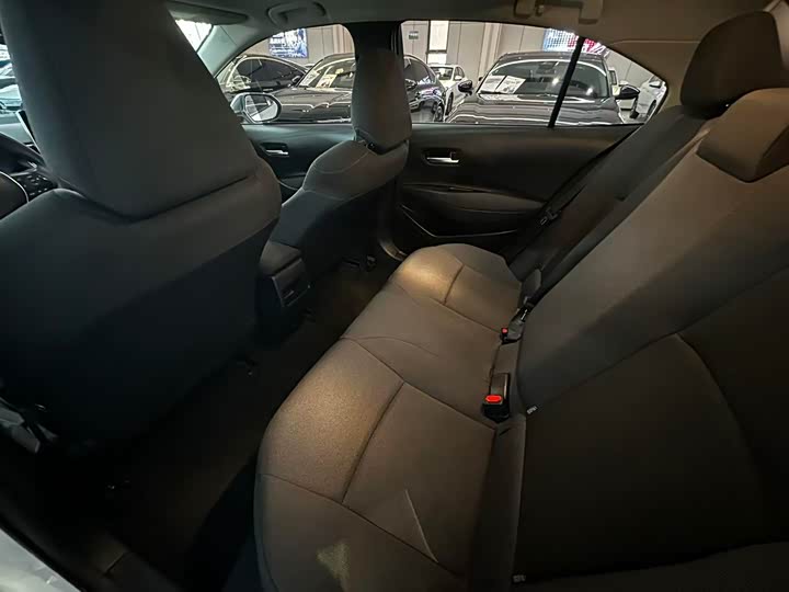 Фото 8 - Toyota Corolla