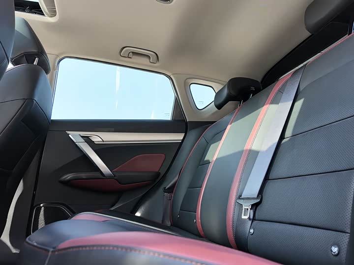 Фото 11 - Geely Coolray