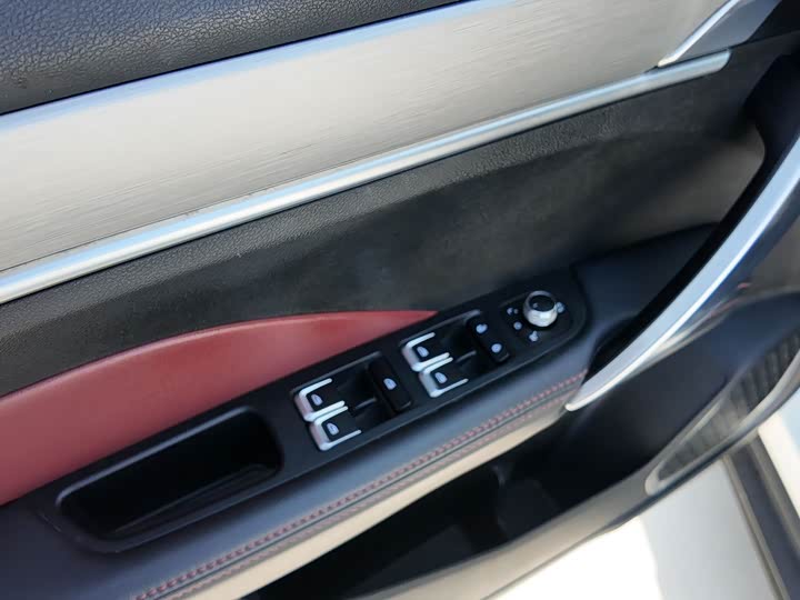 Фото 13 - Geely Coolray