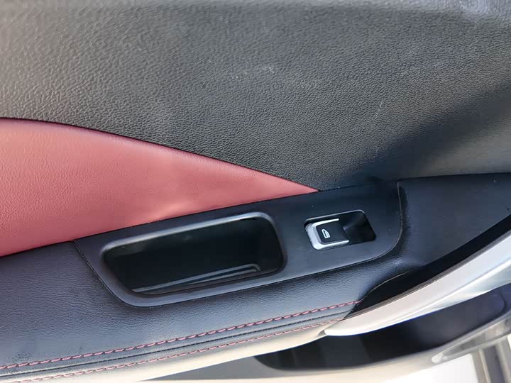 Фото 14 - Geely Coolray