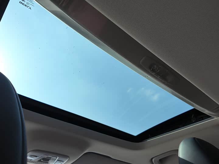 Фото 18 - Geely Coolray