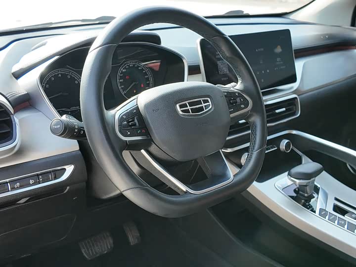 Фото 7 - Geely Coolray