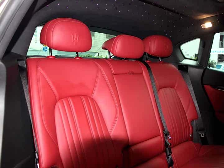 Фото 11 - Maserati Levante