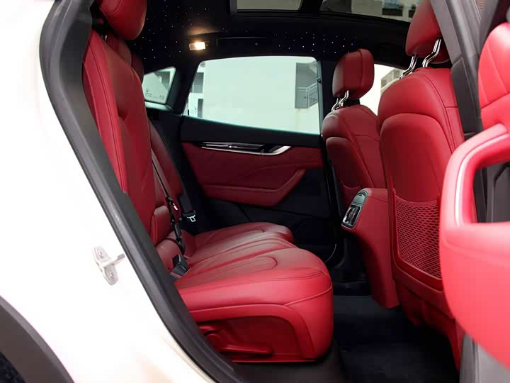 Фото 14 - Maserati Levante