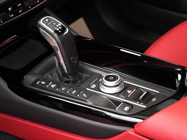 Фото 16 - Maserati Levante