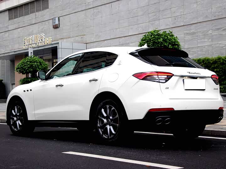 Фото 17 - Maserati Levante