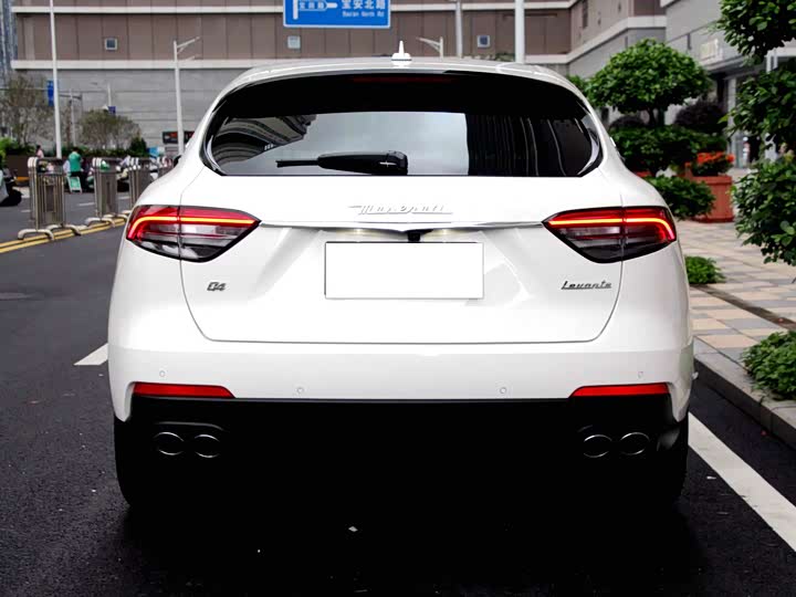 Фото 18 - Maserati Levante