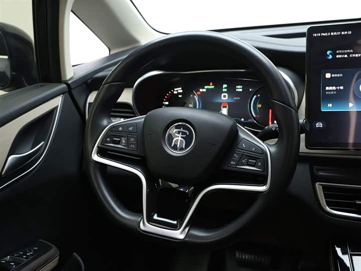 Фото 16 - BYD Song Max Hybrid