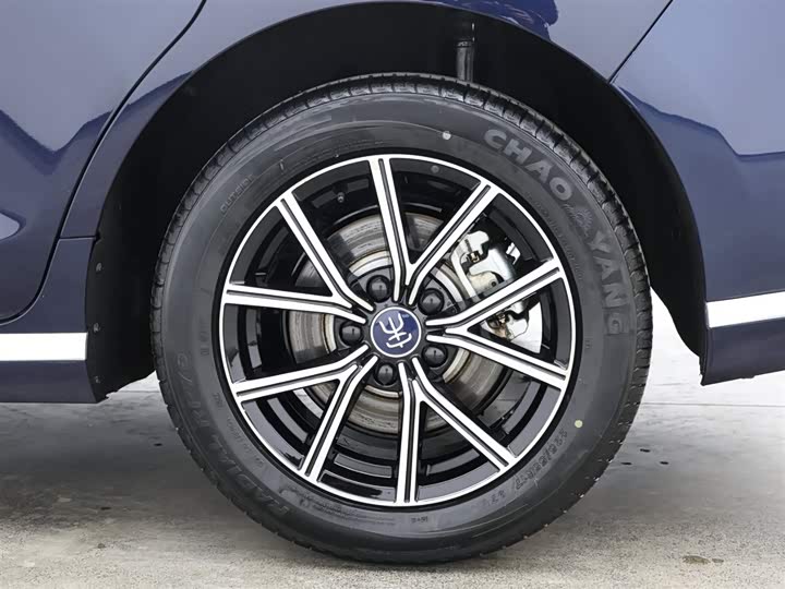 Фото 9 - BYD Song Max Hybrid