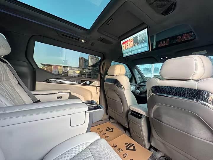 Фото 13 - Zeekr 009