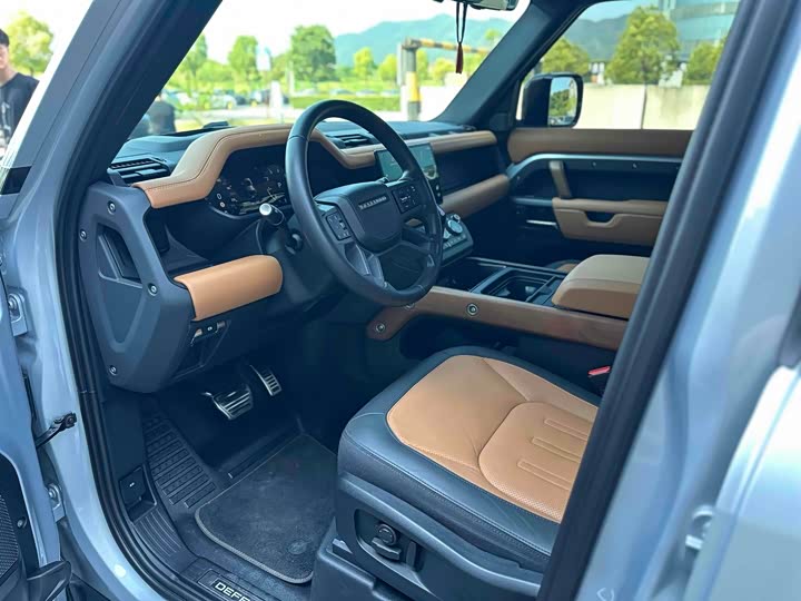 Фото 8 - Land Rover Defender