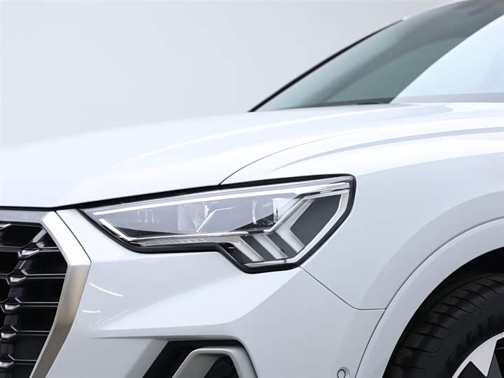 Фото 18 - Audi Q3