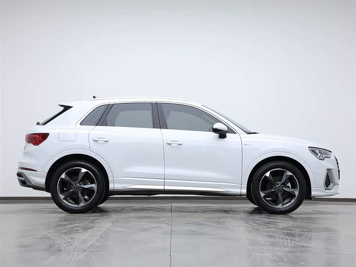 Фото 6 - Audi Q3