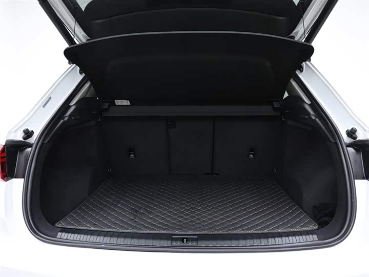 Фото 8 - Audi Q3