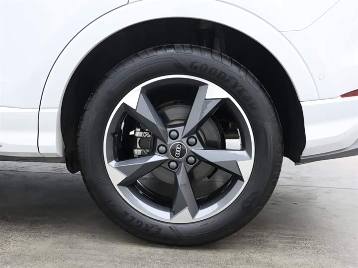 Фото 9 - Audi Q3