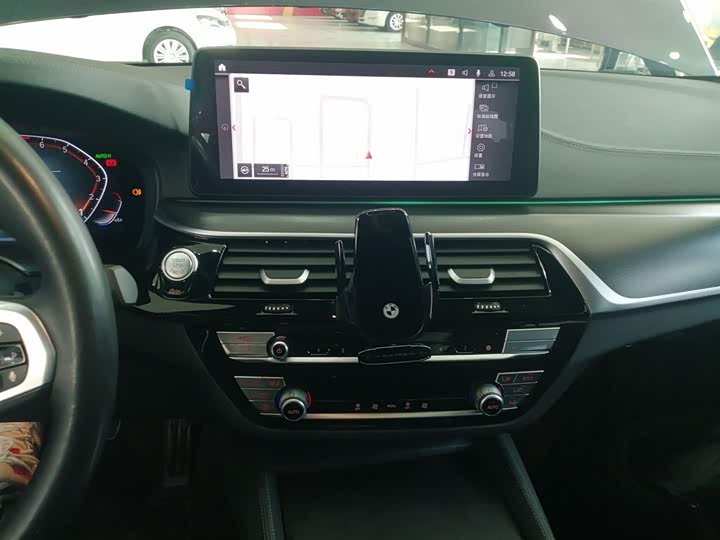 Фото 13 - BMW 5 Series