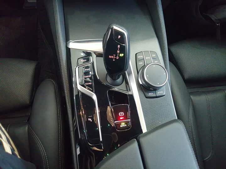 Фото 14 - BMW 5 Series