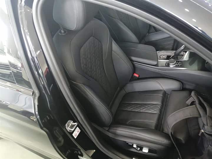 Фото 25 - BMW 5 Series