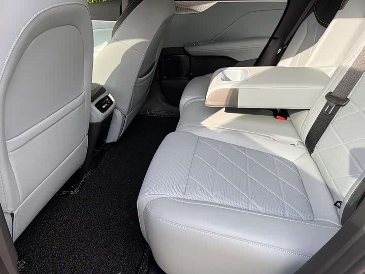 Фото 12 - Changan Deepal S05