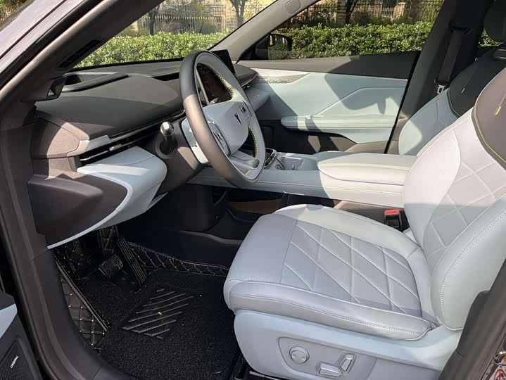 Фото 13 - Changan Deepal S05