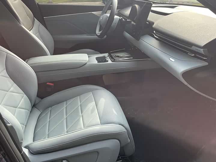 Фото 15 - Changan Deepal S05