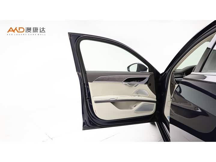 Фото 10 - Audi A8