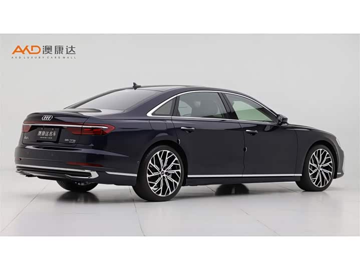 Фото 3 - Audi A8