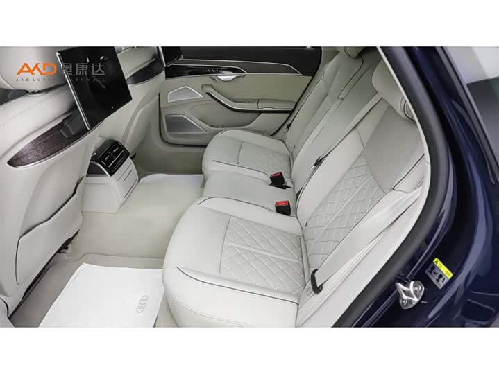 Фото 7 - Audi A8