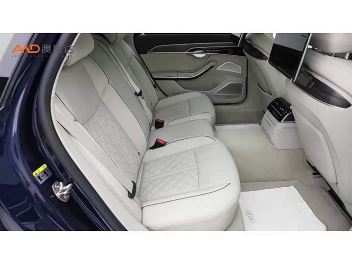 Фото 8 - Audi A8