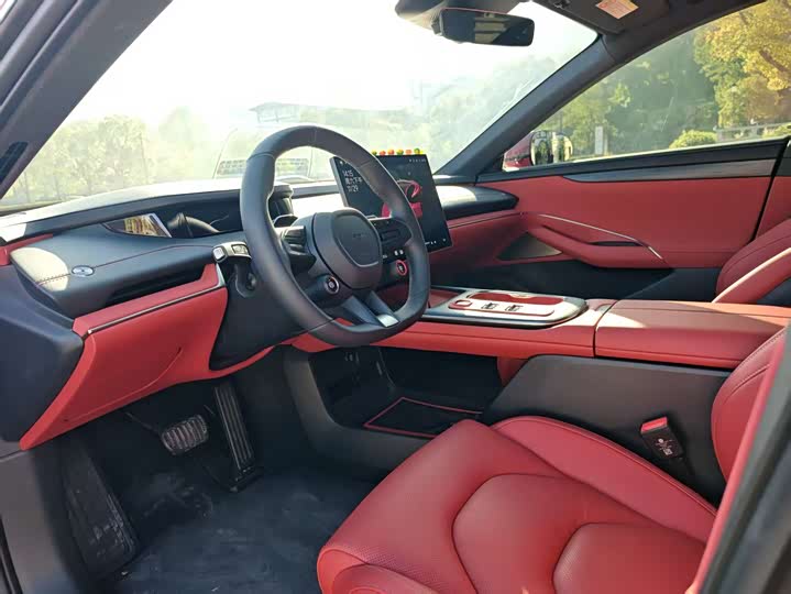 Фото 10 - Xiaomi SU7