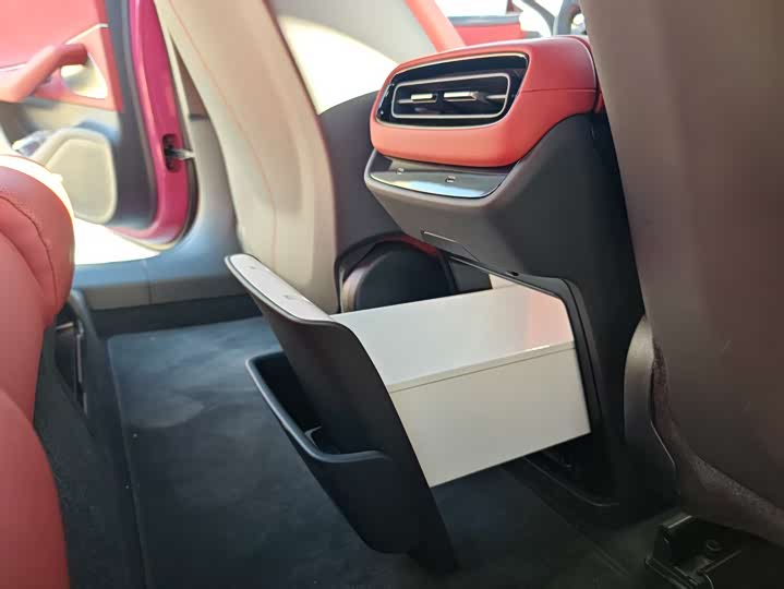 Фото 14 - Xiaomi SU7