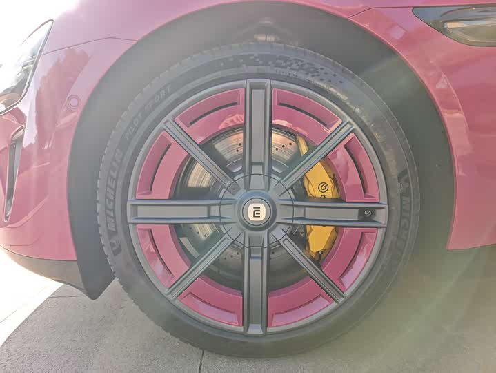 Фото 15 - Xiaomi SU7