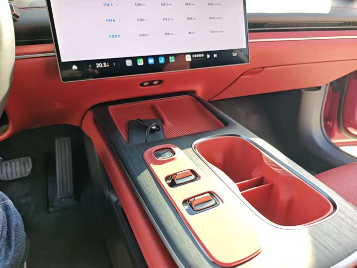 Фото 16 - Xiaomi SU7