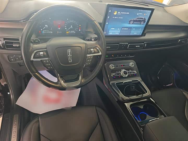 Фото 10 - Lincoln Nautilus