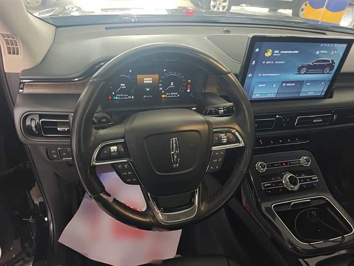 Фото 11 - Lincoln Nautilus