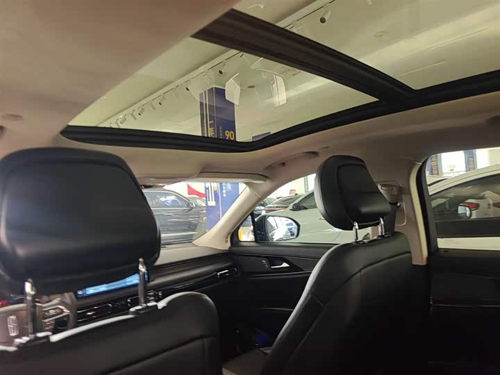 Фото 18 - Lincoln Nautilus