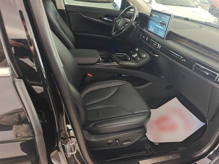 Фото 25 - Lincoln Nautilus