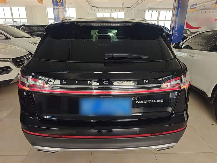 Фото 6 - Lincoln Nautilus