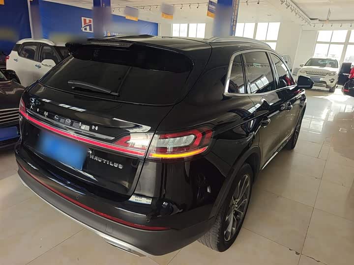 Фото 7 - Lincoln Nautilus