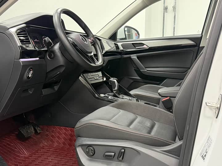 Фото 19 - Volkswagen Tayron